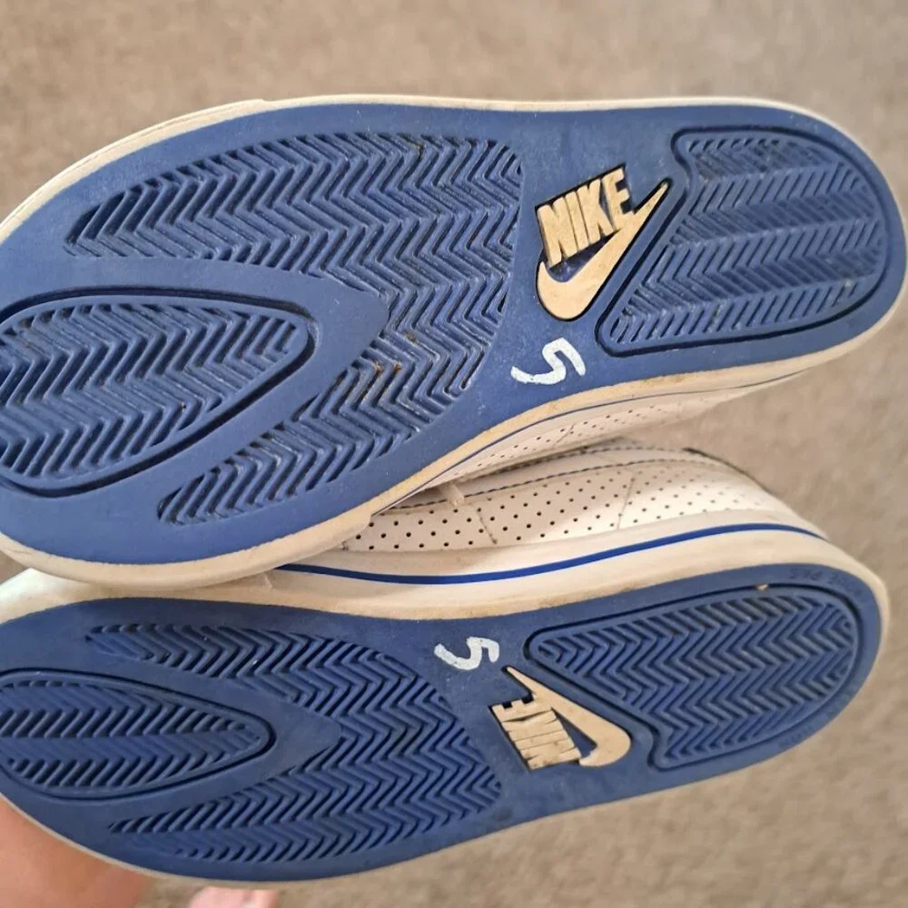 Nike Kids 10C white and‎ Blue nike court low top shoes well loved condition